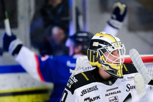 Västerås målvakt Rasmus Korhonen deppar