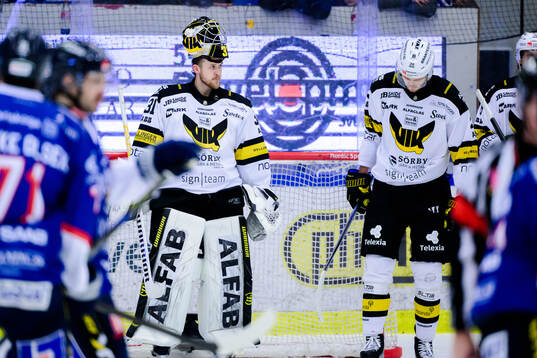 Västerås målvakt Jörgen Hanneborg och Eric Engstrand