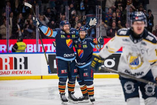 Djurgårdens Patrick Thoresen och Linus Klasen jublar