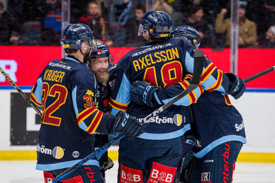 Djurgårdens Patrick Thoresen och Dick Axelsson jublar
