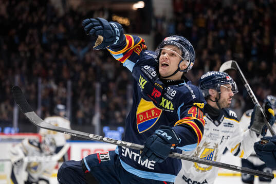 Djurgårdens Arvid Costmar jublar
