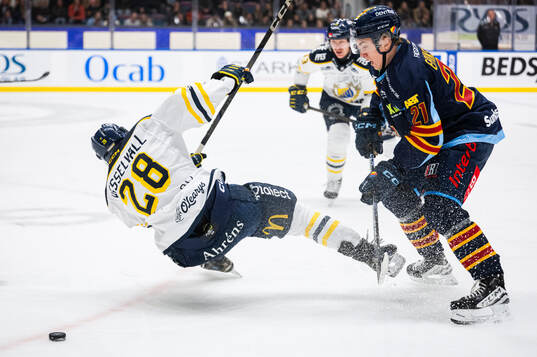 Södertäljes Adam Hesselvall och Djurgårdens Linus