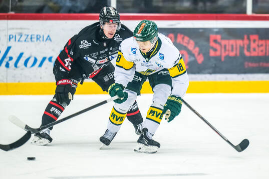 Nybros Kalle Holm och Björklövens Axel Ottosson