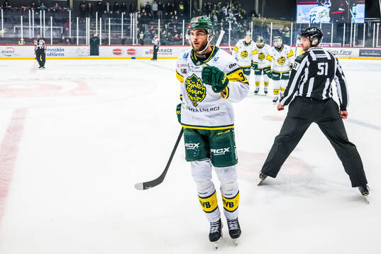 Björklövens Jacob Olofsson jublar