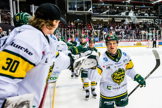 Björklövens Axel Ottosson jublar