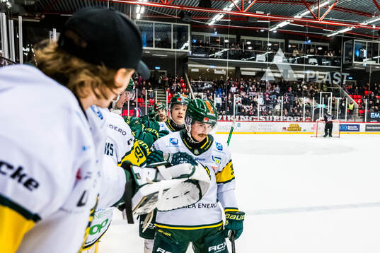 Björklövens Joel Mustonen jublar