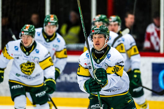 Björklövens Erik Andersson jublar