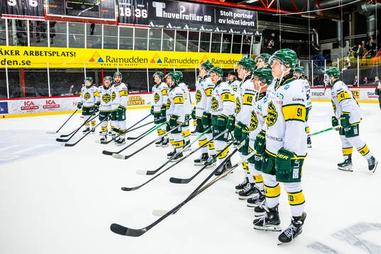Björklövens spelare jublar