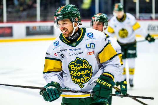 Björklövens Fredrik Forsberg jublar