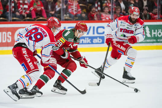 Modos Mikkel Aagaard mot Timrås Oliver Kapanen och Per