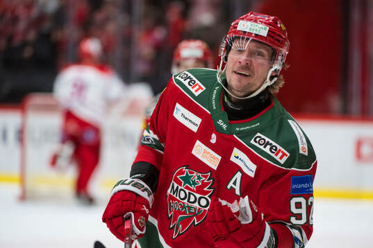 Modos Jesper Olofsson jublar