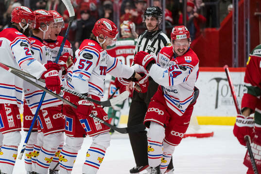 Timrås Jonathan Dahlén jublar