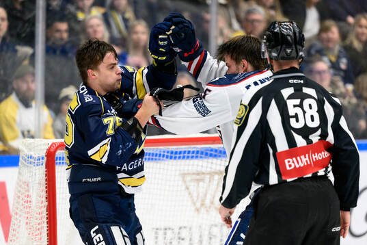 HV71s Radan Lenc och Linköpings Oscar Fantenberg