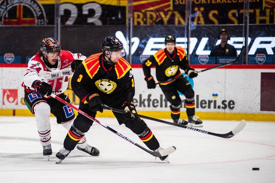 Örebros Hannes Björninen och Brynäs Christian Djoos