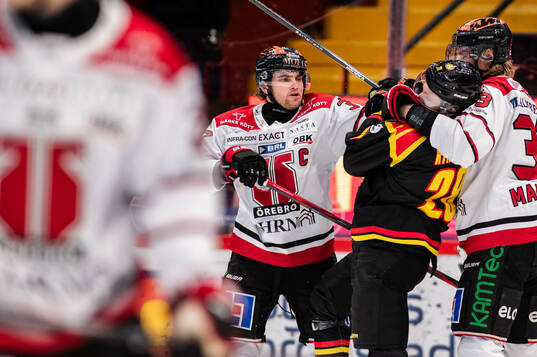 Örebros Glenn Gustafsson och Christopher Mastomäki mot