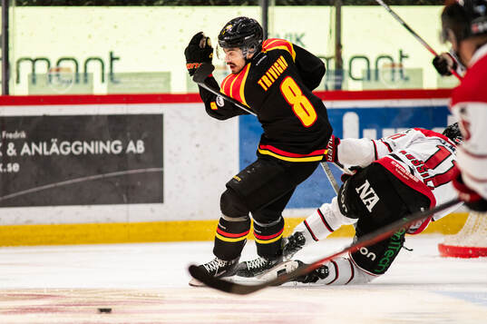 Brynäs Bobby Trivigno och Örebros Kalle Kossila