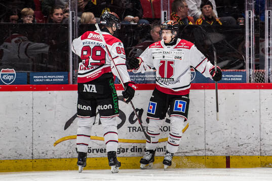 Örebros Patrik Karlkvist och Kalle Kossila jublar
