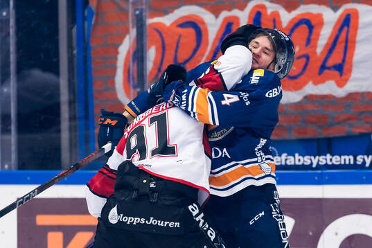 Malmö Redhawks Axel Sundberg och Växjös Keegan Lowe
