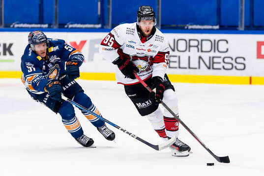 Växjös Emil Sylvegård och Malmö Redhawks Carl Persson