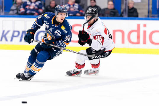 Växjös Hugo Gustafsson och Malmö Redhawks Carl Persson