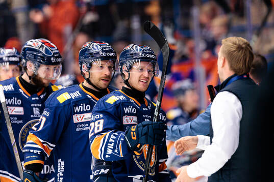 Växjös Brian Cooper och Hugo Gustafsson jublar