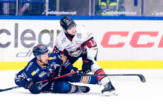 Växjös Brian Cooper och Malmö Redhawks Linus Öberg
