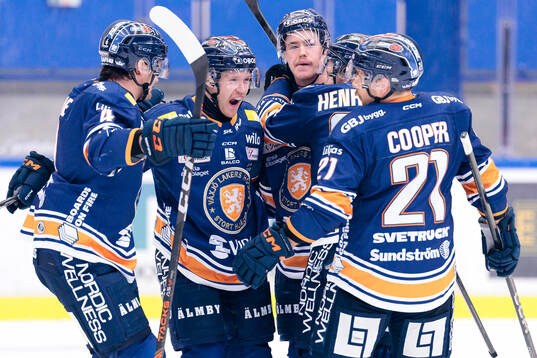 Växjös Hugo Gustafsson och Filip Eriksson jublar