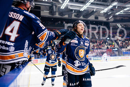 Växjös Karl Henriksson jublar