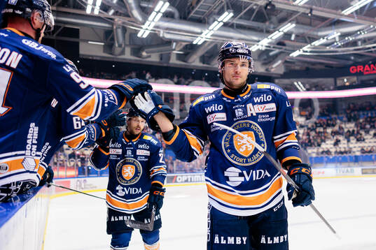 Växjös Keegan Lowe jublar