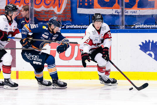 Växjös Joachim Blichfeld och Malmö Redhawks Lassi Thomson