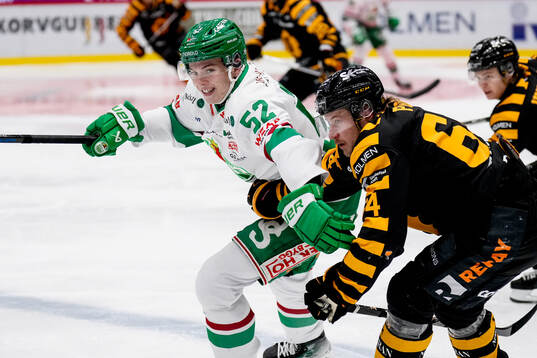 Rögles Felix Nilsson och Skellefteås Jonathan Pudas