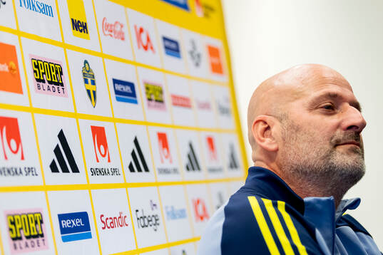 Assistant coach Magnus Wikman of Sweden
