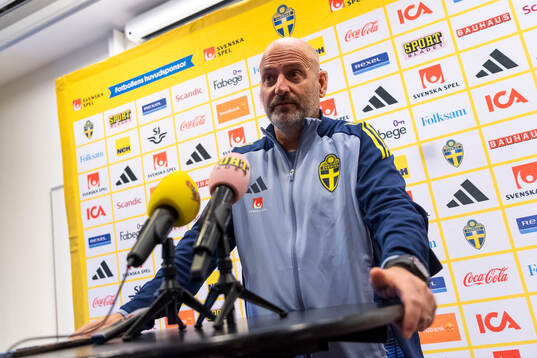 Assistant coach Magnus Wikman of Sweden