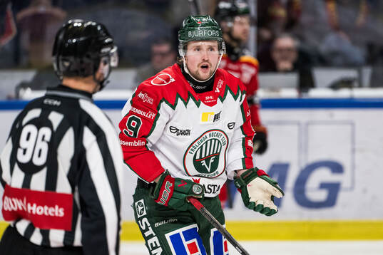 Frölundas Linus Weissbach reagerar