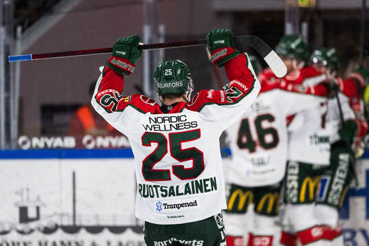 Frölundas Arttu Ruotsalainen jublar