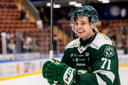 Färjestads Viktor Lodin jublar