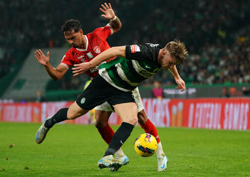 Viktor Gyokeres of Sporting CP with Diogo Calila of CD