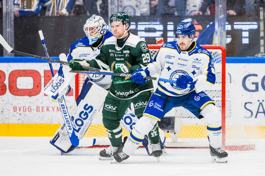 Färjestads Oskar Steen och Leksands Matt Caito