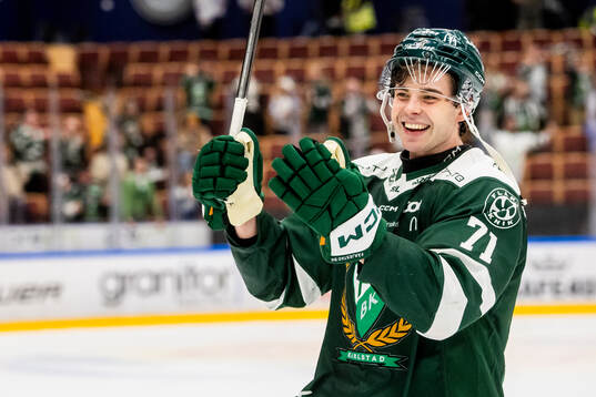 Färjestads Viktor Lodin jublar