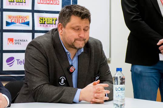 Modos tränare Mattias Karlin deppar