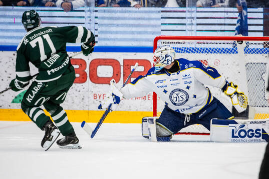 Färjestads Viktor Lodin gör 3-4 bakom Leksands målvakt