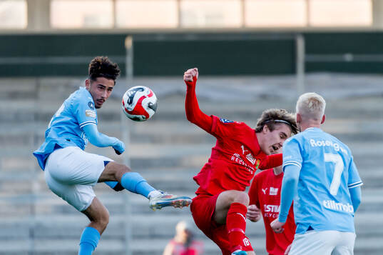 Malmö FFs Adrian Skogmar och Torslandas Hannes Davidsson