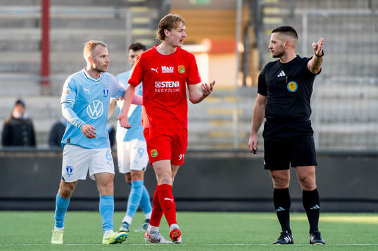 Malmö FFs Oscar Lewicki och Torslandas Liam Filip