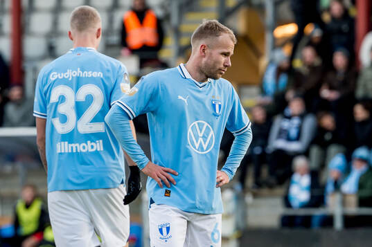 Malmö FFs Oscar Lewicki deppar
