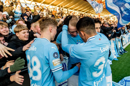 Malmö FFs Daniel Gudjohnsen jublar med lagkamrater