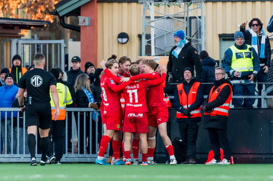 Torslandas spelare jublar