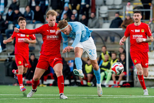 Torslandas Ludvig Eknander och Malmö FFs Erik Botheim