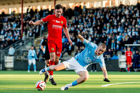 Malmö FFs Daniel Gudjohnsen och Torslandas Sean John Bright