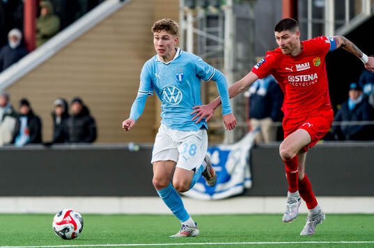 Malmö FFs Hugo Bolin och Torslandas Harrison Moss-Edge