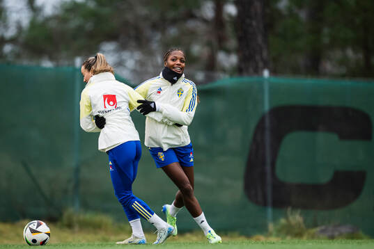 Kosovare Asllani and Evelyn Ijeh of the Swedish women's